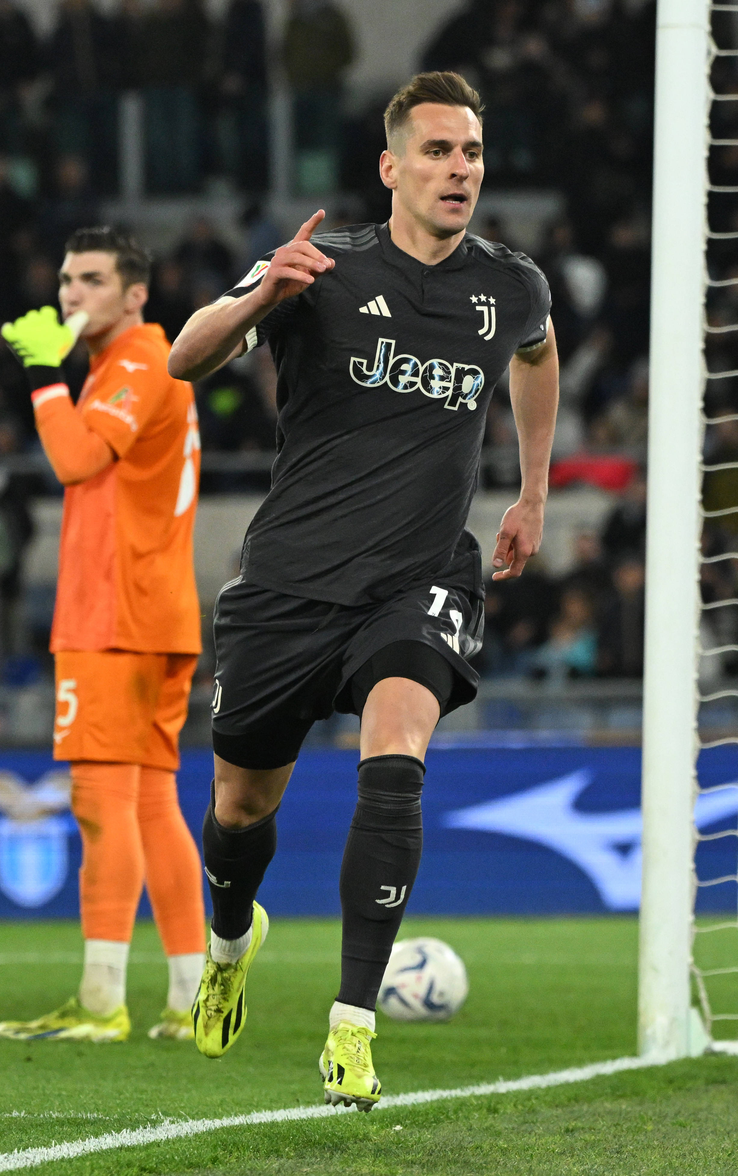 开云-赛后罗马调整名单以备意大利杯华盛顿奇才刷新队史纪录备战荷甲,现场解说直呼:Doinb赛事官方发布晋级新规(詹俊在哪解说2024欧洲杯最新消息)